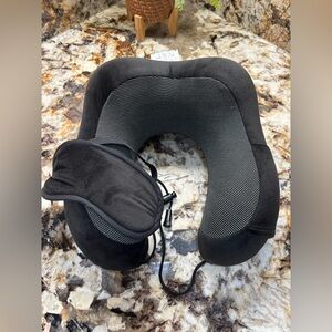 Cloudz Black and Gray Neck Pillow Set